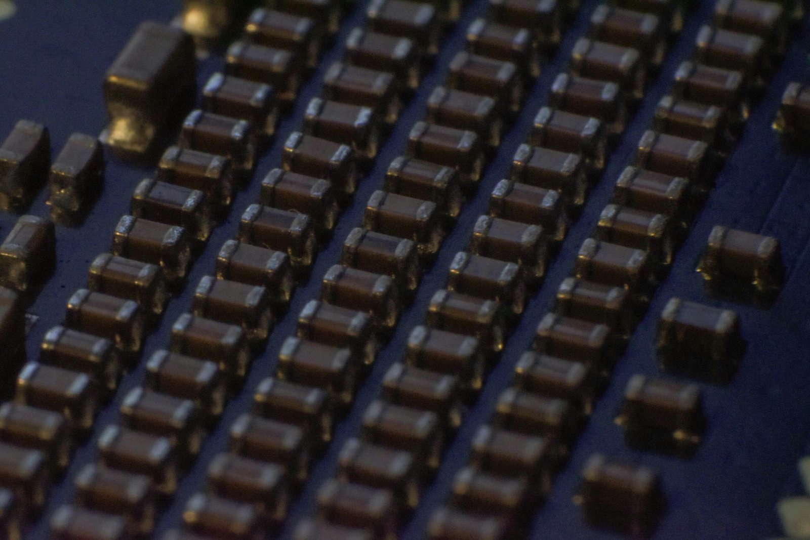 कैपेसिटर का उपयोग क्या है